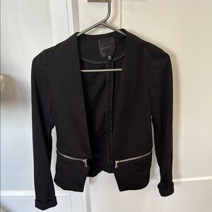 Dynamite Women's Black blazer